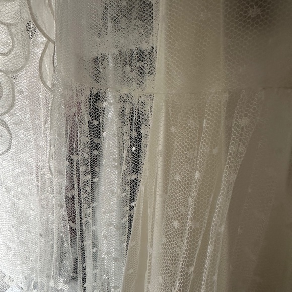 NEW WITH TAGS: Monique L'Huillier Collection White Point D'esprit Dress - Picture 7 of 10